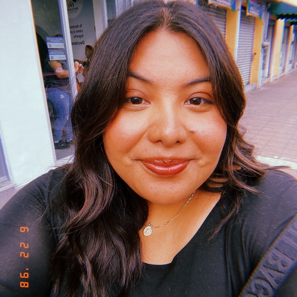 Meet your Posher, Jennifer - Picture 1 of 1